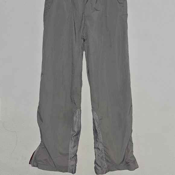 Nike Wind Breaker Pants Women Sz 4-6 Gray Hem Side Zippers Athleisure - Picture 4 of 15